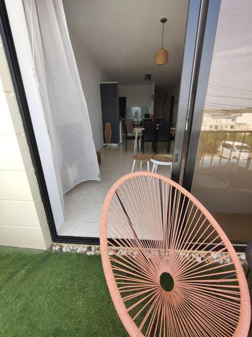 Seaside Serenity - A Lovely Apartment With Views Мелліха Екстер'єр фото